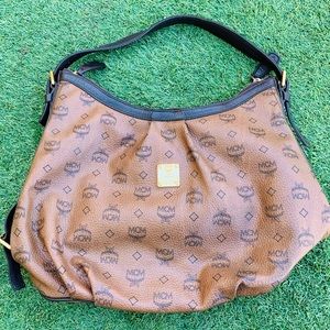 ❤️sold❤️MCM dark brown hobo